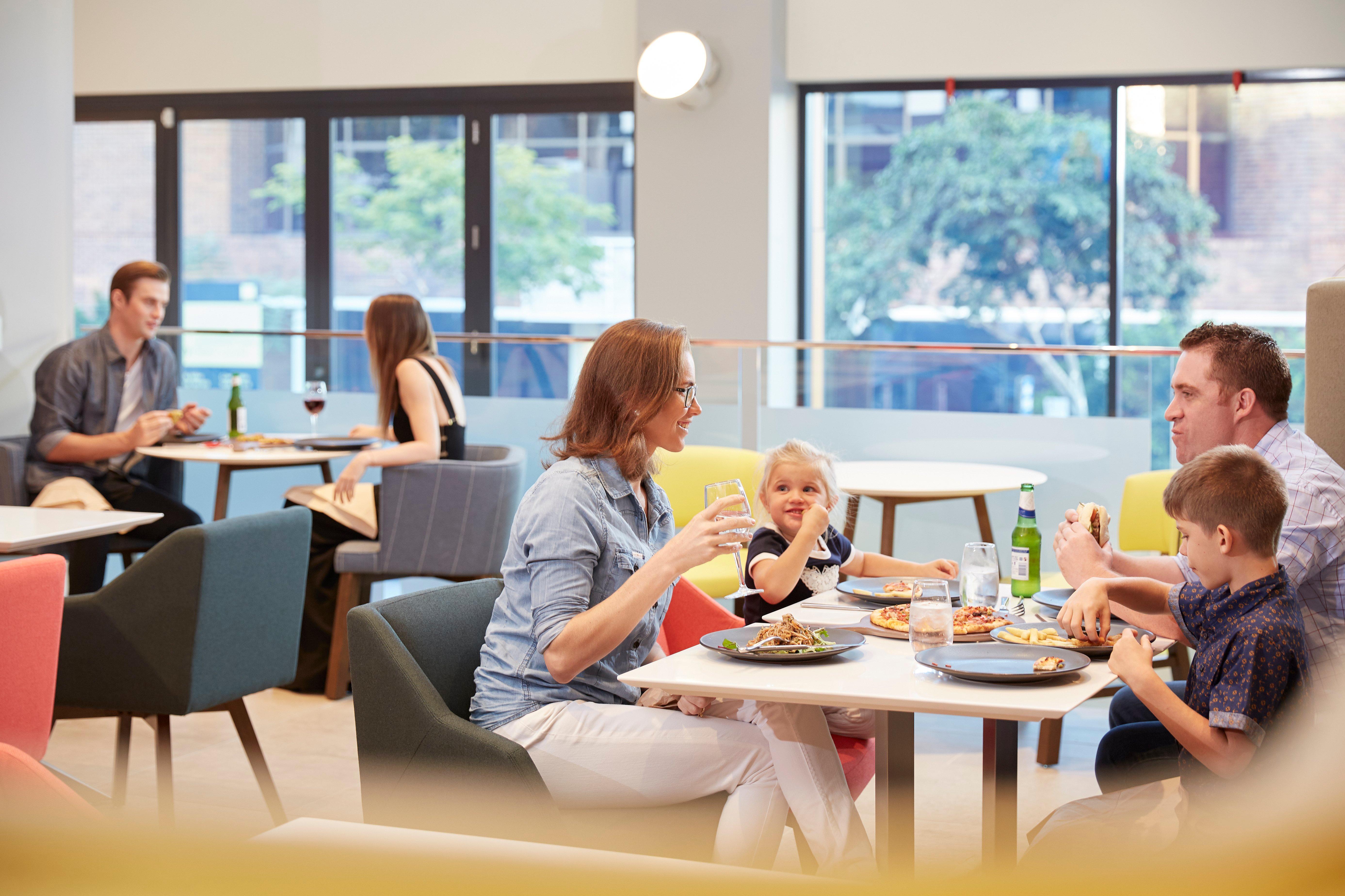 Holiday Inn Express Brisbane Central By Ihg Exterior photo